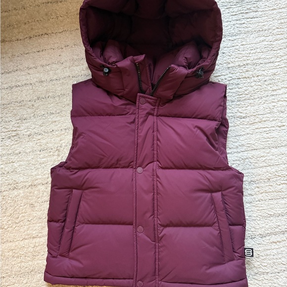 Brand New Aritzia Superpuff Vest - deep plum - Picture 2 of 4